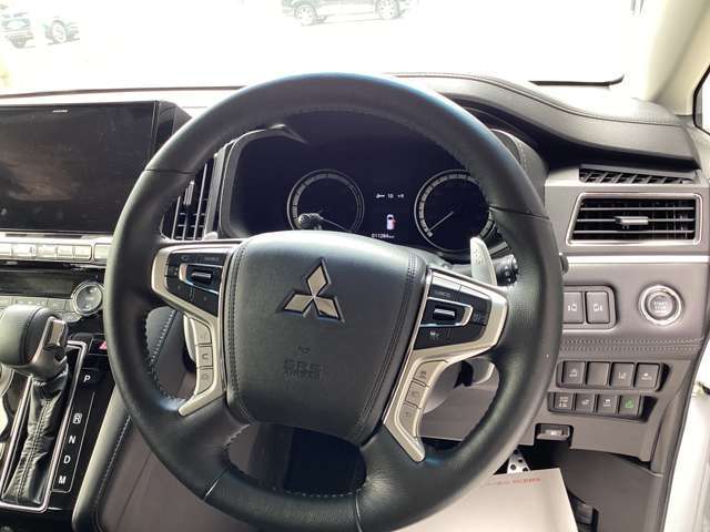 運転席周辺の画像です