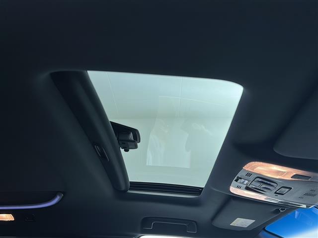 【　サンルーフ　】解放感溢れるサンルーフ♪車内には爽やかな風や太陽の穏やかな光が差し込みます♪