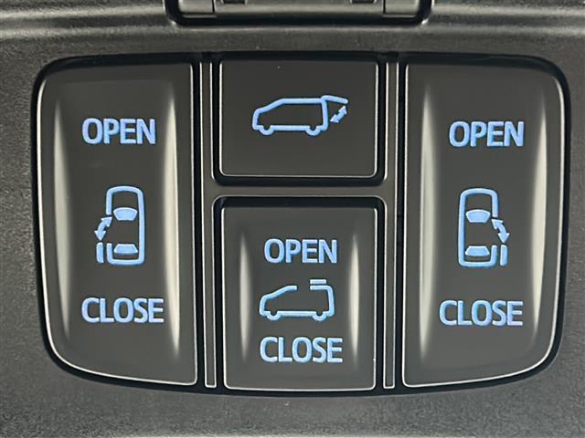 【両側パワースライドドア】小さなお子さまでもボタン一つで乗り降りラクラクです！両手に荷物を抱えている状態でもボタンを押せば自動で開閉するので、お買い物やお出かけの際にはとっても重宝します！