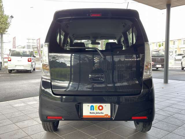 当社は中部運輸局指定工場も完備しておりますので、ご納車前にはベテランの整備士がしっかりと細部まで点検・整備を実施します！ご納車後のアフターサービスも全国チェーンの『ホリデー車検』など充実の設備で安心