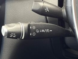 ●レーダークルーズコントロール：前の車との車間距離を一定にとりつつ、一定速度で自動走行してくれる次世代のクルーズコントロール！主に高速道路や自動車専用道路で使用する便利な機能です！