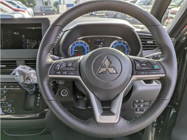☆ご納車前準備☆　お客様の安心安全の為にご納車前の準備にも力を入れております！ 整備士と営業が連携して確認しております。中古車は修復歴がないか・内外装の清掃・部品の確認交換をしています