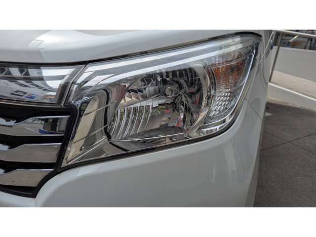 基本プラン【ヘッドライトクリーニング済】中古車のヘッドライトは黄ばみやくすみが素材上どうしても出てしまいます。しかし当店ではそれらも全てクリーニングし、透明な輝きを取り戻しております！