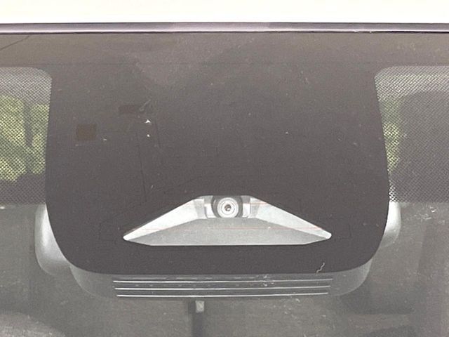 【トヨタセーフティセンス】走行中に前方の車両等を認識し、衝突しそうな時は警報とブレーキで衝突回避と被害軽減をアシスト。より安全にドライブをお楽しみいただけます。