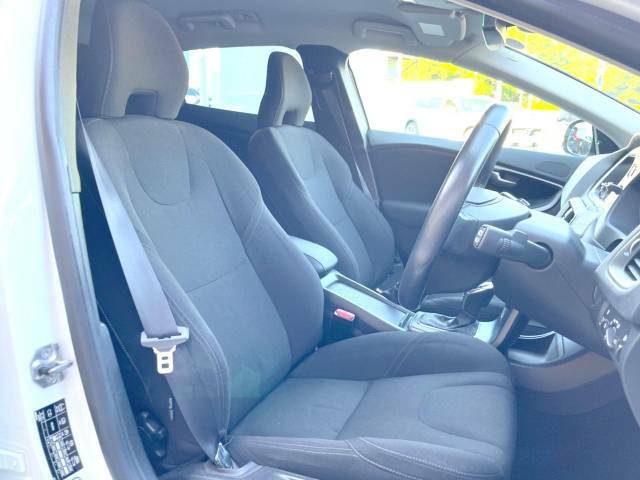 VOLVOのシートは人間工学に基づいた設計となっており長時間の運転でも疲れにくいと定評があります。