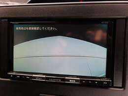 バックモニターが標準装備されておりますので狭い駐車場でもラクラク♪　視認性もバッチリです。