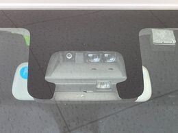 【スズキ　セーフティサポート】走行中に前方の車両等を認識し、衝突しそうな時は警報とブレーキで衝突回避と被害軽減をアシスト。より安全にドライブをお楽しみいただけます。