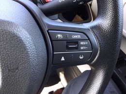 【アダプティブ・クルーズ・コントロール】予め設定した車速内でクルマが自動的に加減速。 前走車との適切な車間距離を維持しながら追従走行し、高速道路でのドライバーの疲労を軽減してくれる嬉しい機能付♪