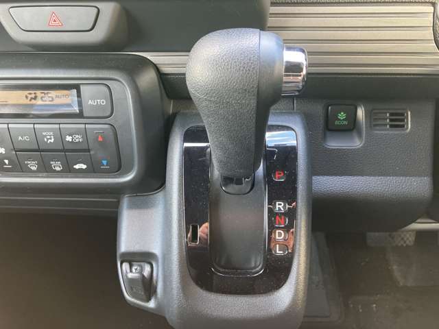 CVTを搭載していますので滑らかな走りと燃費も期待出来ます！