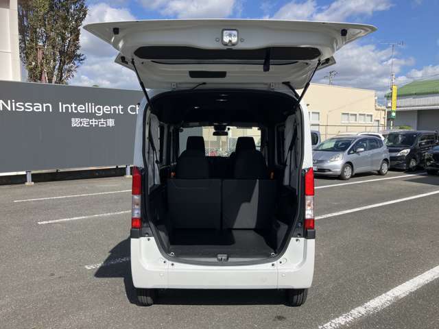 片方ずつ倒す事が出来るので長物も積む事が出来ます