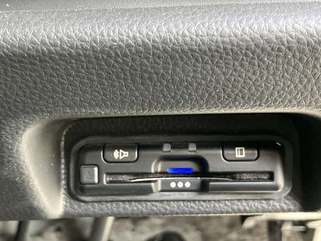 ETC付です。高速道路料金所での小銭の出し入れや雨天時における窓の開閉などの煩わしさが解消出来ます♪料金所の通過もスムーズで快適ですよ☆