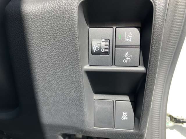 衝突軽減ブレーキ、横滑り防止、車線逸脱警報