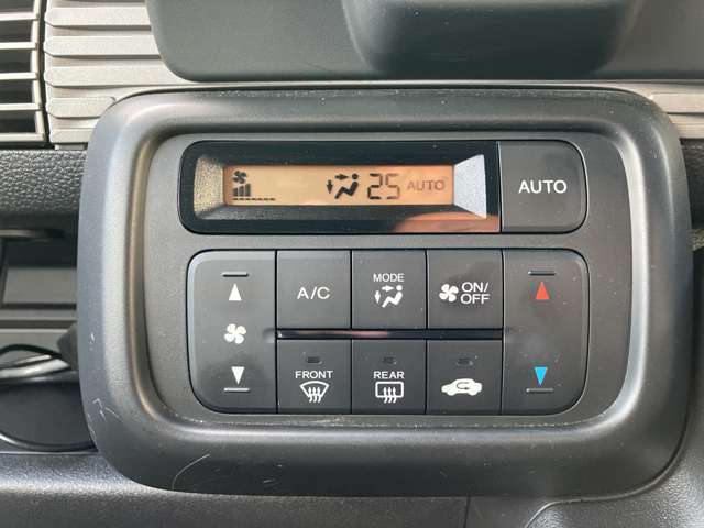 フルオートエアコン　温度設定をすれば自宅のエアコンのように車内の温度をコントロール