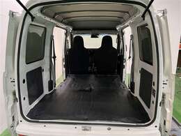 リアシート格納で広々荷室確保できます