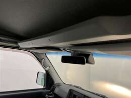 ルーフシェルフで収納スペースあります