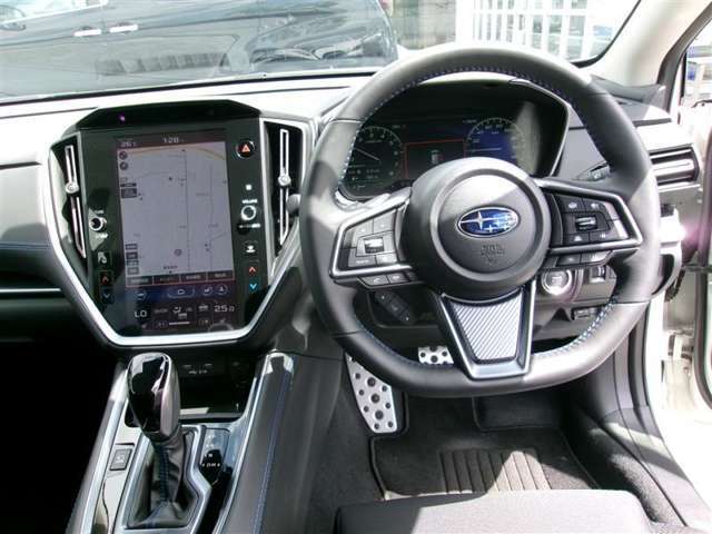 【運転席・インパネまわり】ハンドル・シート・フロアーなど隅々までプロによるクリーニング済み☆彡キレイな車内でドライブが一層快適にお楽しみいただけます！！