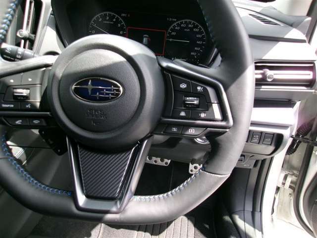 レーダークルーズコントロール(全車速追従機能付)付きです。車速に応じて追従支援してくれるので、ロングドライブも快適です。詳細は販売店スタッフまでおたずねください。
