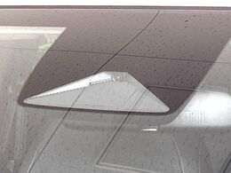 【ホンダセンシング】走行中に前方の車両等を認識し、衝突しそうな時は警報とブレーキで衝突回避と被害軽減をアシスト。より安全にドライブをお楽しみいただけます。