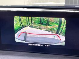 【バックカメラ】駐車時に後方がリアルタイム映像で確認できます。大型商業施設や立体駐車場での駐車時や、夜間のバック時に大活躍！運転スキルに関わらず、今や必須となった装備のひとつです！