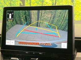 【バックカメラ】駐車時に後方がリアルタイム映像で確認できます。大型商業施設や立体駐車場での駐車時や、夜間のバック時に大活躍！運転スキルに関わらず、今や必須となった装備のひとつです！