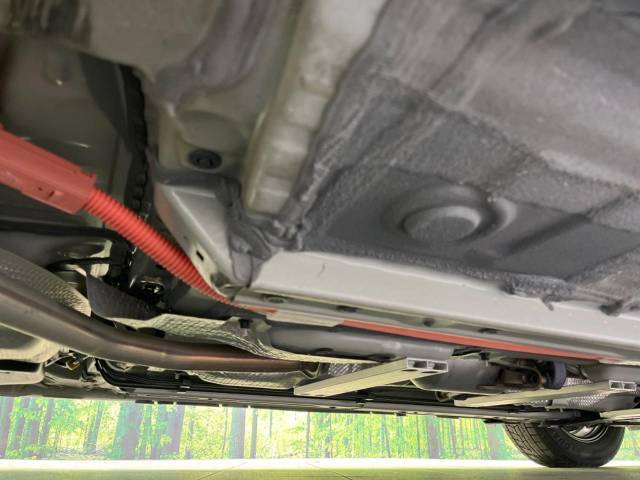 お車を安心してお乗りいただく為には、足回りの定期点検が欠かせません。サービスサポート（有償保証）では無料点検もご提供しており、安心のカーライフをお過ごしいただけるサポート体制が整っています。