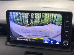 【バックカメラ】駐車時に後方がリアルタイム映像で確認できます。大型商業施設や立体駐車場での駐車時や、夜間のバック時に大活躍！運転スキルに関わらず、今や必須となった装備のひとつです！