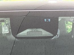 【ホンダセンシング】走行中に前方の車両等を認識し、衝突しそうな時は警報とブレーキで衝突回避と被害軽減をアシスト。より安全にドライブをお楽しみいただけます。