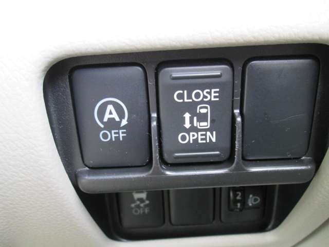 アイドリングストップ機能装備。電動スライドドア装備で、開閉楽々。