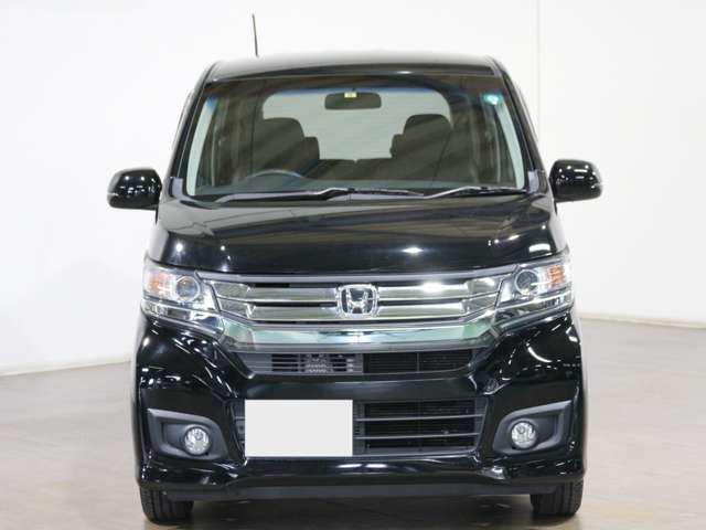 前方死角を減らした広く良好な視界が運転に高い安心感をもたらします。