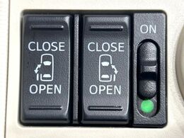 【両側パワースライドドア】スマートキーや運転席のスイッチで後席両側スライドドアの開閉が可能♪電動だから力を入れてドアを開ける必要が無く、小さなお子様でも簡単に開け閉めでき快適です♪