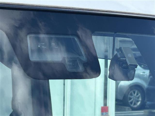 【ドライブレコーダー】映像・音声などの運転中の記録を残します。事故などを起こした起こされた時の証拠になりえますので、もしも時でも安心ですね。