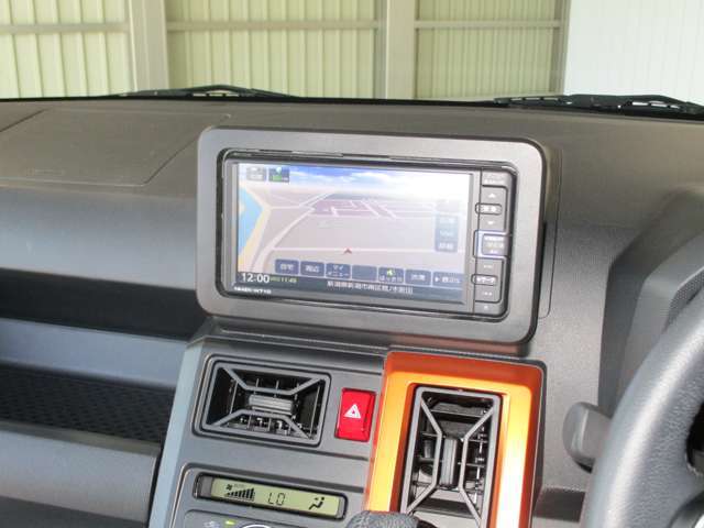 ナビ付きです。遠出の際の安心感が違います。心に余裕を持って安全ドライブ。