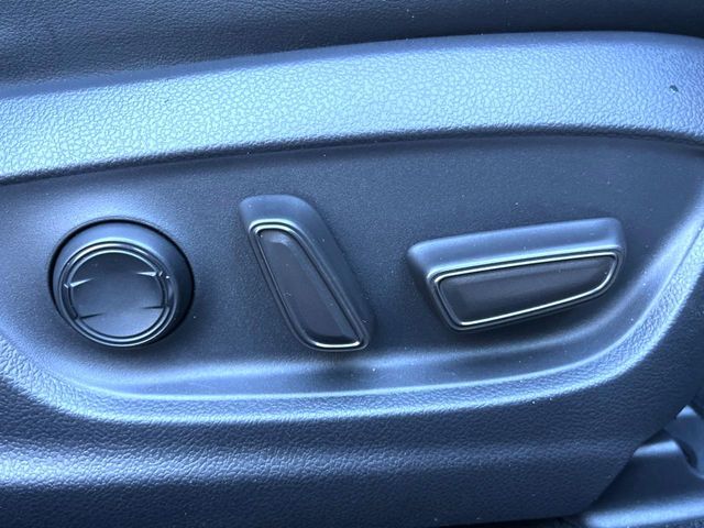 【パワーシート】スイッチ一つで簡単にシートの微調整が可能！電動だから力もいりません！快適なシートポジションにセットして、快適なドライブをお楽しみください。