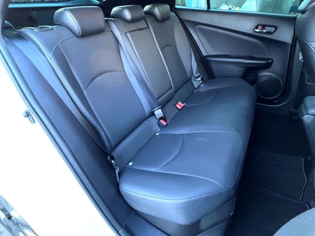 後部座席も気になるようなキズ・汚れやへたり等、大きなダメージはなく、良好な状態です。