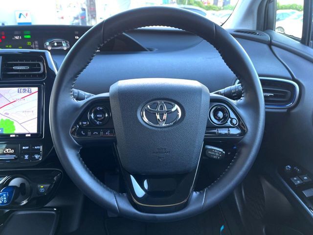 【純正革巻きステアリング】上質な革を使用することで、手にしっかり馴染みとても運転しやすいハンドルです♪