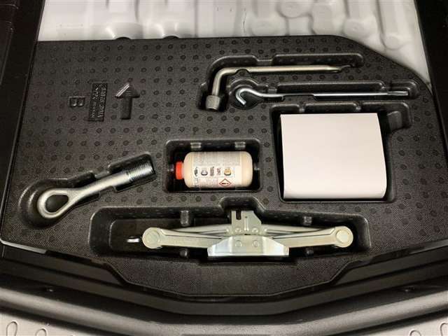 もしもの時に安心なパンク修理キット、工具、ジャッキ搭載