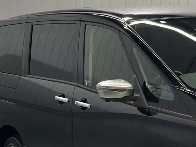 プラスチックバイザーがない分デザインもすっきり★洗車の時の窓拭きもラクラクです！