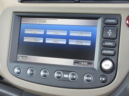 ナビゲーションはホンダ純正HDDナビを装着しております。AM、FM、CD、DVD再生、ワンセグTV、音楽録音再生がご使用いただけます。初めて訪れた場所でも安心ですね！