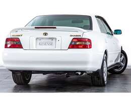 シルキーな1JZターボの鼓動を、街中でも穏やかに味わえます。丁寧に乗り継がれた一台です。