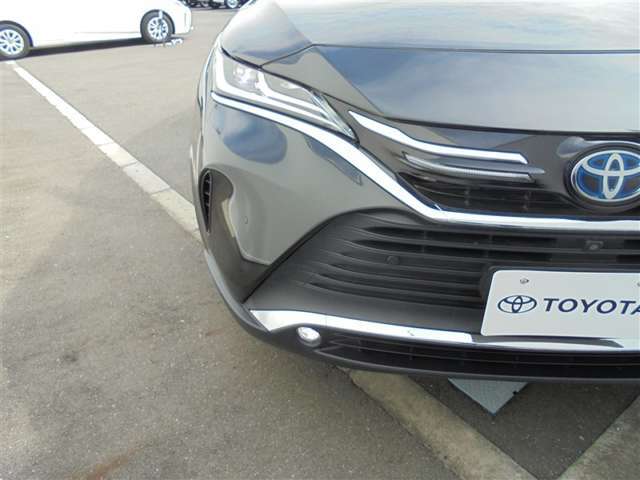 LEDヘッドライトで街灯の少ない暗い夜道も安心です！ハロゲンヘッドライトに比べて消費電力が少なく長持ちです♪