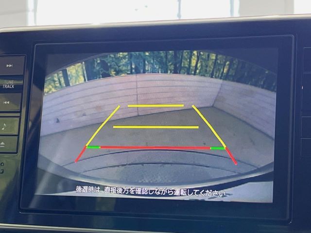【バックカメラ】駐車時に後方がリアルタイム映像で確認できます。大型商業施設や立体駐車場での駐車時や、夜間のバック時に大活躍！運転スキルに関わらず、今や必須となった装備のひとつです！