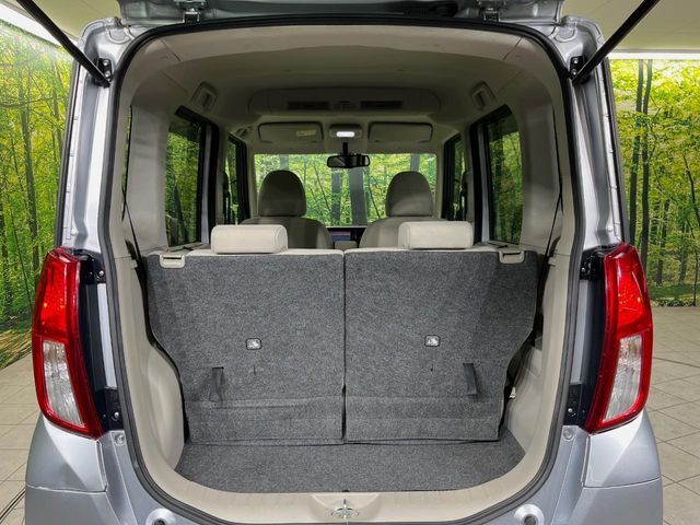 普段のお買い物や通勤、送迎等に十分な荷室スペースを確保しております。セカンドシートを倒すと、大きな荷物の積載も可能です♪