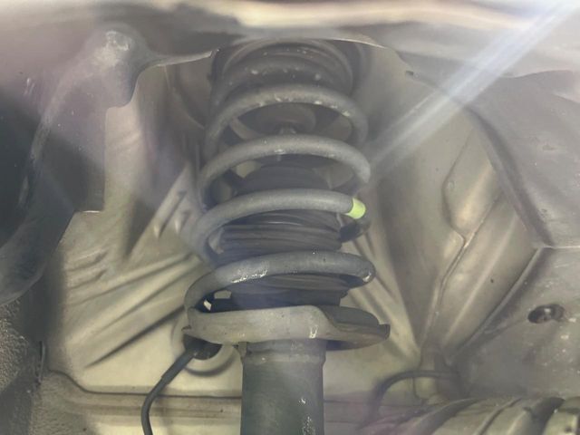 お車を安心してお乗りいただく為には、足回りの定期点検が欠かせません。サービスサポート（有償保証）では無料点検もご提供しており、安心のカーライフをお過ごしいただけるサポート体制が整っています。