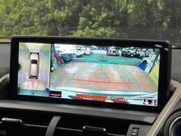 【パノラミックビューモニター】専用のカメラにより、上から見下ろしたような視点で360度クルマの周囲を確認することができます☆死角部分も確認しやすく、狭い場所での切り返しや駐車もスムーズに行えます。