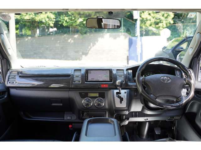 外装ですが、気になる傷等なくとてもキレイなお車になります。ご成約後に簡易コーティングを施工してご納車致します。
