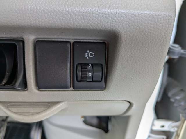 気になる点がございましたら、お気軽にお電話下さい。内外装の状態など、実物を見ながらの詳細確認説明を正確に申し上げます。また希望のお写真をメールやFAXでお送りさせていただきます。