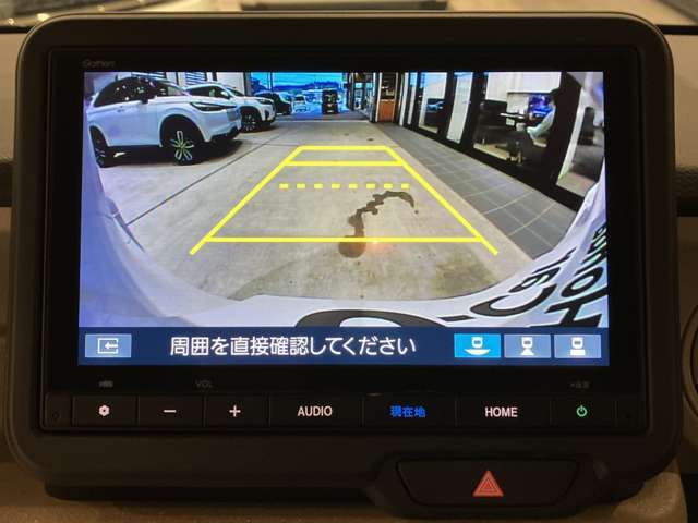 バックカメラももちろんついておりますので駐車時も後方が確認できて安心ですね！