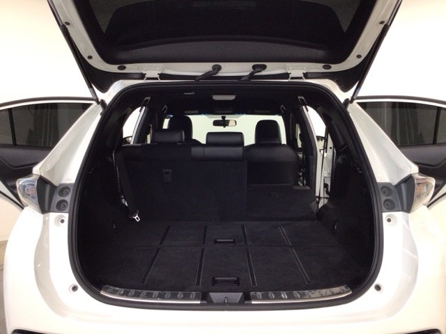 様々なパターンにアレンジができるラゲッジスペース♪お荷物の大きさや量・状況に合わせてアレンジできますので、とっても使い勝手良好ですよ♪タップリ積んで、楽しいお出かけを♪