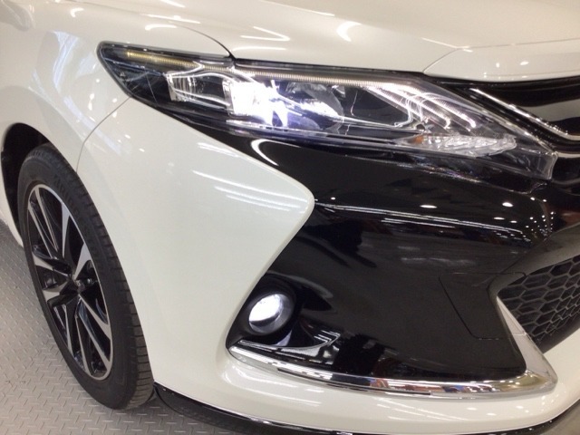 【LEDヘッドライト】ディスチャージヘッドライト（HID）と同等の明るさで、夜道や雨天走行が明るく視界良好！！　フォグライトも装備で、安心感さらにUPです♪安心ドライブを楽しんで下さい♪