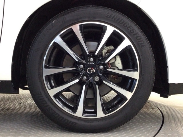 【アルミホイール】純正アルミホイール装備！足元を際立たせ、軽快な走りを演出します！印象もアップし、スタイルも引き締まります！